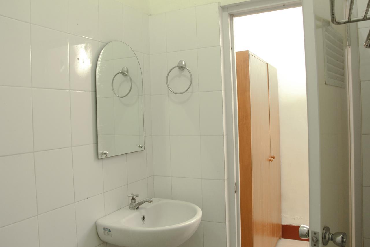 Reddoorz Plus @ Pejanggik 马塔兰 外观 照片